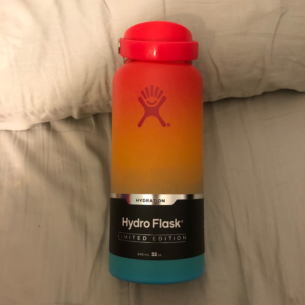 Hydro flask 32oz keikei rainbow (on hold)